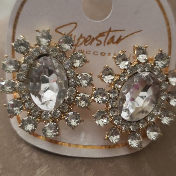 Earrings - Picture 1 of 2